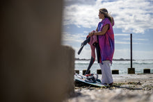 Carica l'immagine nel visualizzatore di Gallery, ION Poncho Select Women 2024