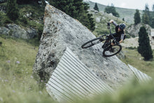 Lade das Bild in den Galerie-Viewer, MTB Jersey Scrub Amp Kurzarm BAT Damen