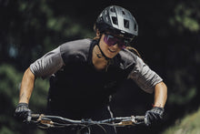 Lade das Bild in den Galerie-Viewer, MTB Jersey Scrub Amp Kurzarm BAT Damen