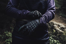 Cargar imagen en el visor de la galería, ION MTB Gloves Scrub Unisex 2023