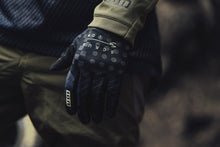 Cargar imagen en el visor de la galería, ION MTB Gloves Scrub Unisex 2023