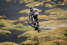 Carica l'immagine nel visualizzatore di Gallery, action_shot