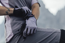 Cargar imagen en el visor de la galería, ION MTB Gloves Traze Long 2023