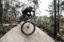 Lade das Bild in den Galerie-Viewer, MTB Knieschoner K-Lite