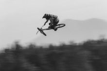 Lade das Bild in den Galerie-Viewer, action_shot