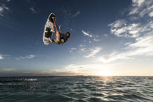 Carica l'immagine nel visualizzatore di Gallery, action_shot