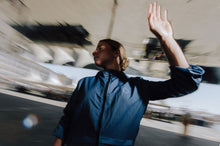 Lade das Bild in den Galerie-Viewer, action_shot