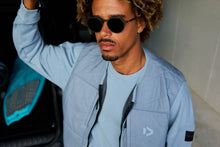 Lade das Bild in den Galerie-Viewer, action_shot