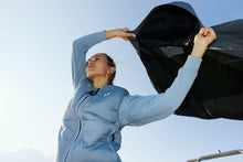 Lade das Bild in den Galerie-Viewer, action_shot