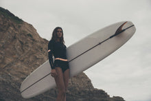 Carica l'immagine nel visualizzatore di Gallery, ION Women Wetsuit Amaze Hot Shorty 1.5 Longsleeve Front Zip 2023