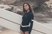 Carica l'immagine nel visualizzatore di Gallery, ION Women Wetsuit Amaze Hot Shorty 1.5 Longsleeve Front Zip 2023