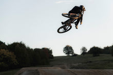 Carica l&#39;immagine nel visualizzatore di Gallery, action_shot

