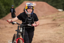 Lade das Bild in den Galerie-Viewer, action_shot
