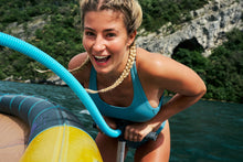 Lade das Bild in den Galerie-Viewer, action_shot