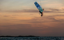 Carica l'immagine nel visualizzatore di Gallery, action_shot