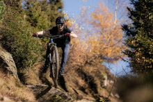 Carica l&#39;immagine nel visualizzatore di Gallery, action_shot
