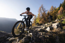 Carica l&#39;immagine nel visualizzatore di Gallery, action_shot
