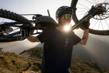 Carica l&#39;immagine nel visualizzatore di Gallery, action_shot
